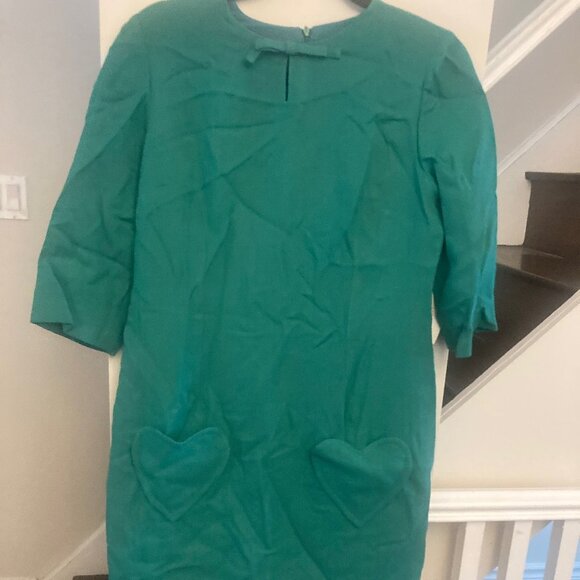 Green dress with heart pockets - Picture 1 of 5